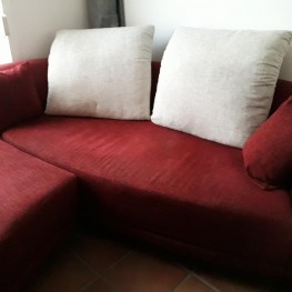 Couch mit Fußhocker zu verschenken