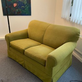 Zwei-Sitzer Sofa zu verschenken