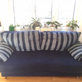 blaues Sofa mit Schlaffunktion zu verschenken