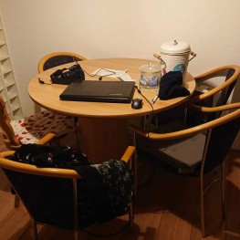 Runder Tisch + Stühle 