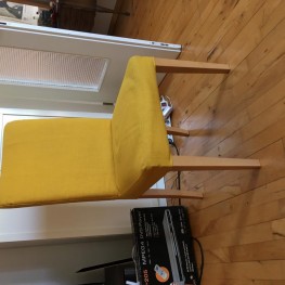 Gelber Stuhl 
