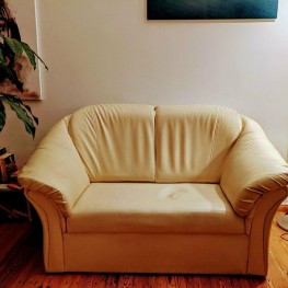  Kunstleder Couch im guten Zustand