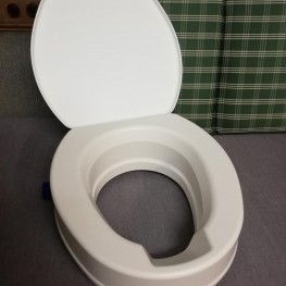 2 Toilettensitzerhöhungen