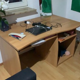 Sehr guter Schreibtisch