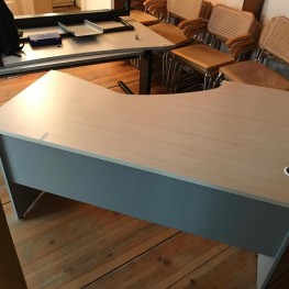 Schreibtisch in Holzoptik 1