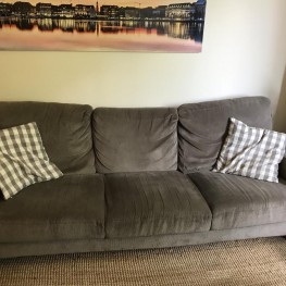 Schönes großes Sofa