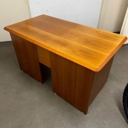 Schreibtisch aus Holz