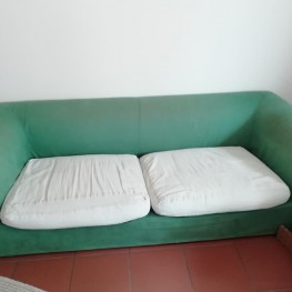 Bequemes grünes Sofa 1