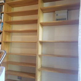 2 hohe Billy Bücherregale in Kiefer 