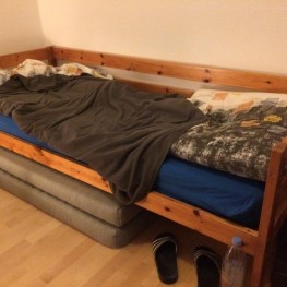 Massivholz Bett Einzelbett mit Lattenrost und Matratze