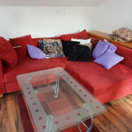 Sofa in rot zu verkaufen