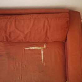 großes, rotes Sofa 2